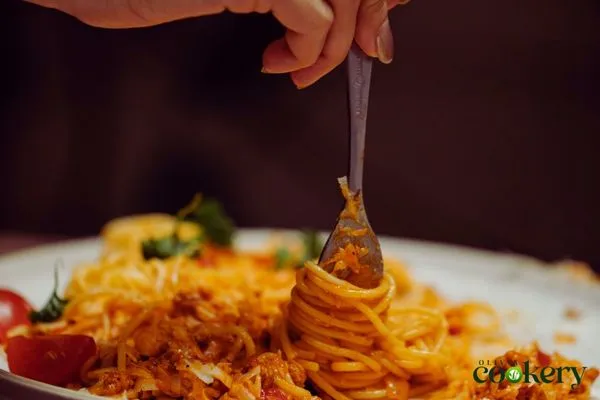 Pasta and Peas With Tomato Sauce